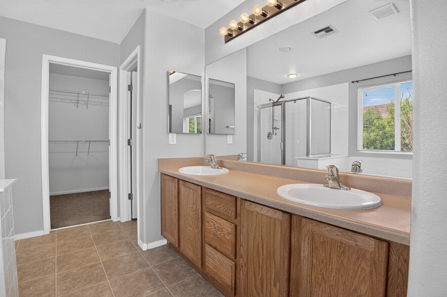 Building Photo - 10648 Bandera Mountain Ln