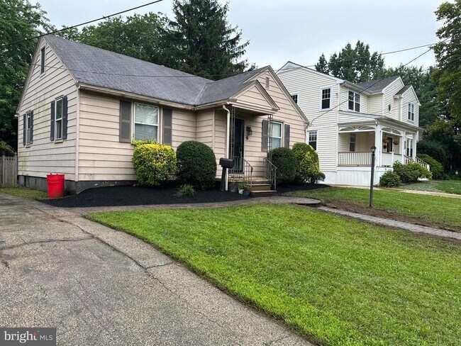 Building Photo - 220 Addison Ave