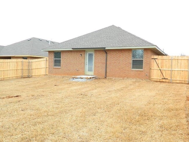 Building Photo - 206 St Charles Way