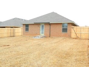 Building Photo - 206 St Charles Way