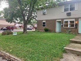 Building Photo - 1227 Hilltop Dr