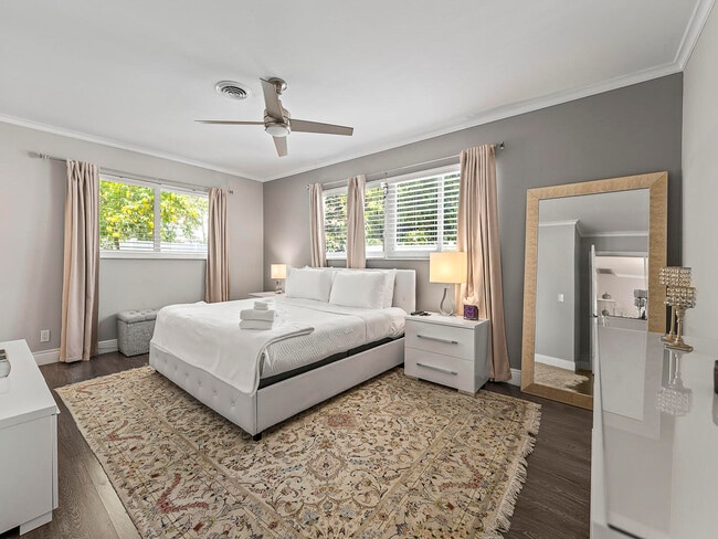 Building Photo - 801 SE 14th St