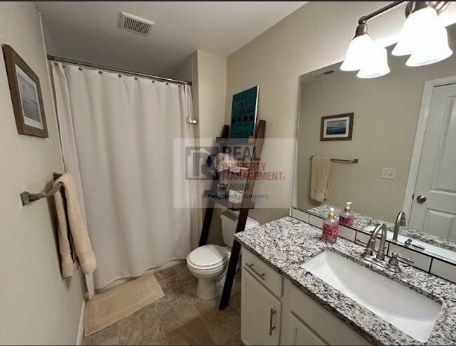 Building Photo - Check out this adorable 3 bedroom, 2.5 bath home!