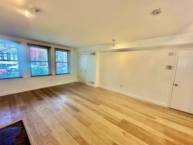 Building Photo - Captivating Capitol Hill Barracks Row Renovated 2 Bedroom Apt w/ Parking & Patio
