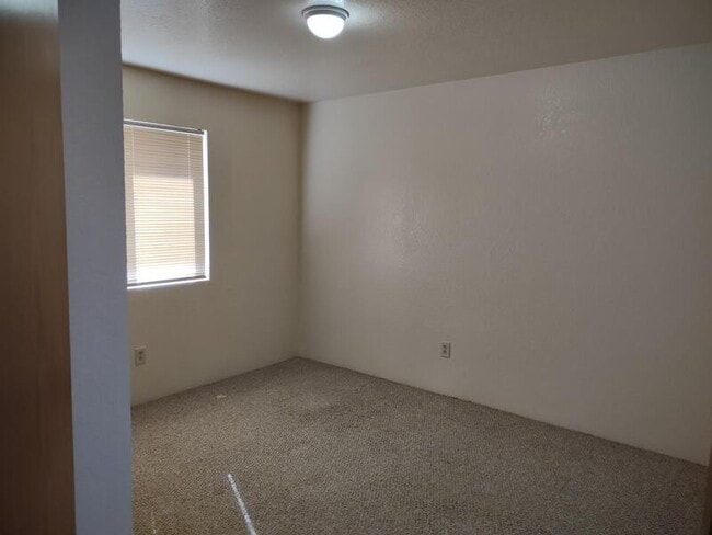 Building Photo - 120 Sunny Ln