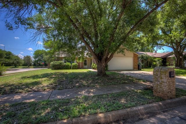 Building Photo - 7801 Summerglen Rd