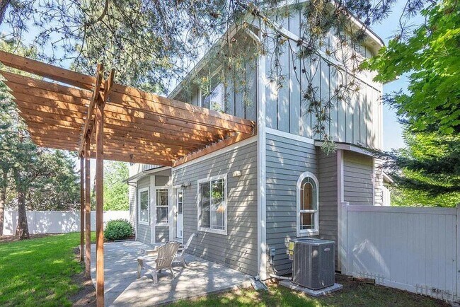 Building Photo - Spacious 4-Bedroom Home in Coeur d’Alene
