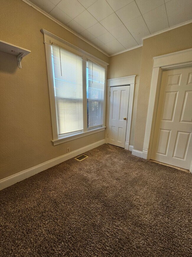 Building Photo - 349 10th St