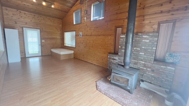 Building Photo - 91692 Smith Lake Rd