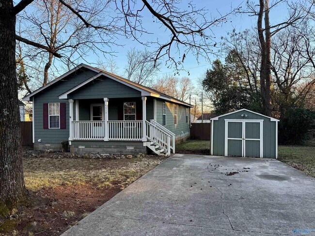 Building Photo - 4013 Pine Ave SW