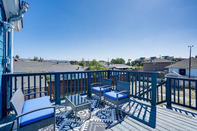 Building Photo - 1216 84th Ave