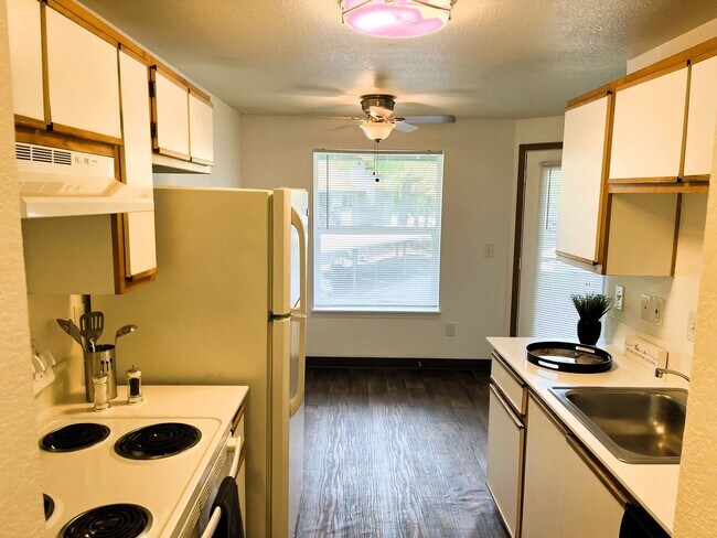 Building Photo - Newly Renovated Building in Lake Oswego-La...