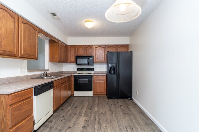 Building Photo - 385 Hawthorne Oaks Way