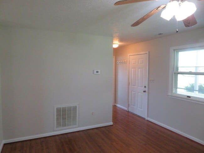 Building Photo - Sutherland