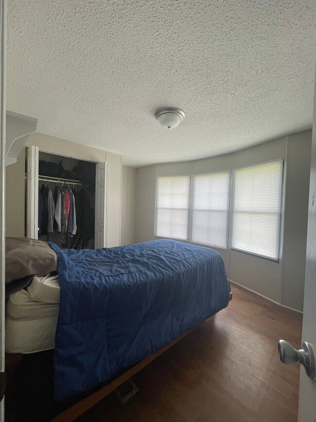 Building Photo - Country Living at its Best