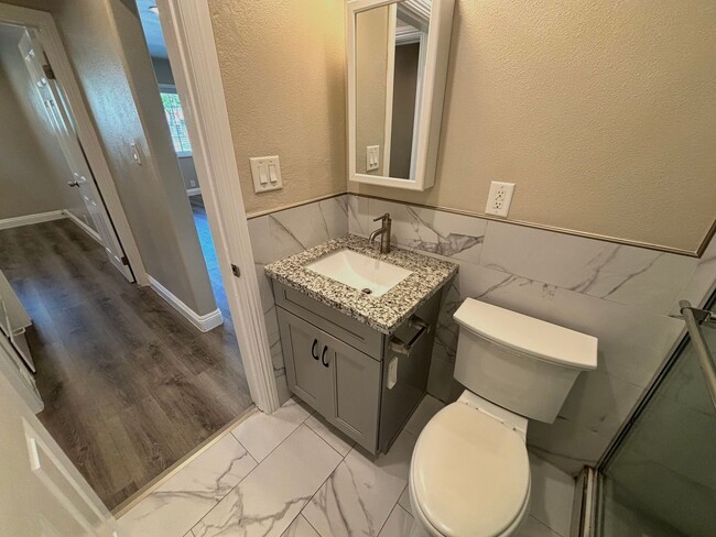 Building Photo - Spacious 2 Bedroom Home with 2 Bonus Rooms