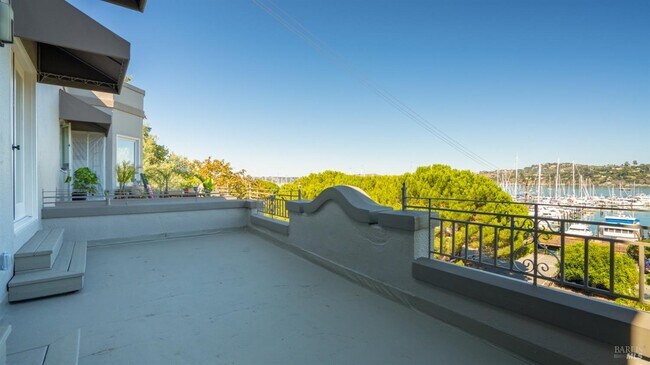 Building Photo - 833 Bridgeway