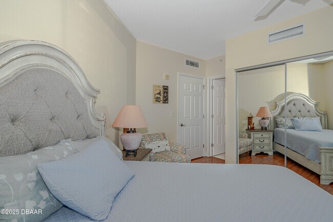 Building Photo - 231 Riverside Dr