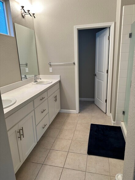 Master Bath - 2460 Ben Ali Way