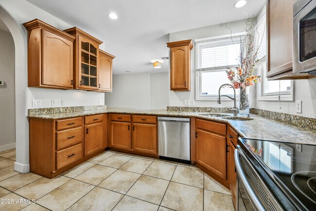 Building Photo - 839 S Adam Wy