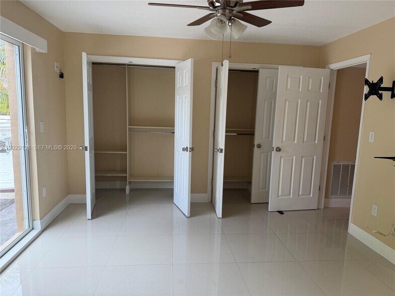 Building Photo - 5469 NW 170th Ter