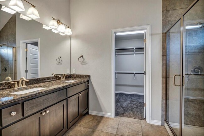 Building Photo - 2926 Diego Dr