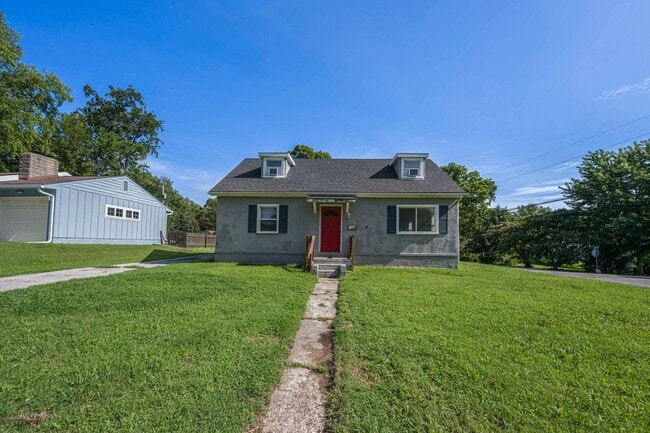 Building Photo - Charming 2-Story Home on Corner Lot in Ray...