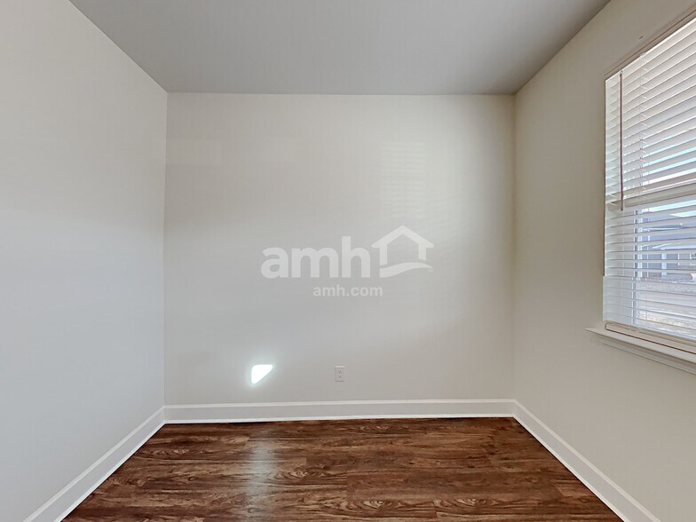 Building Photo - 2537 Highwood Blvd