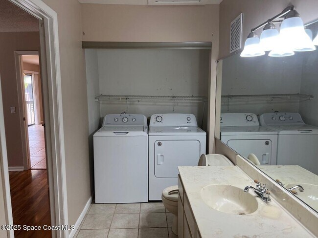 Building Photo - 1132 Breezy Way