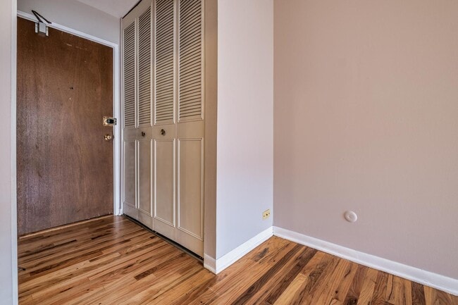 Building Photo - 5450 N Winthrop Ave