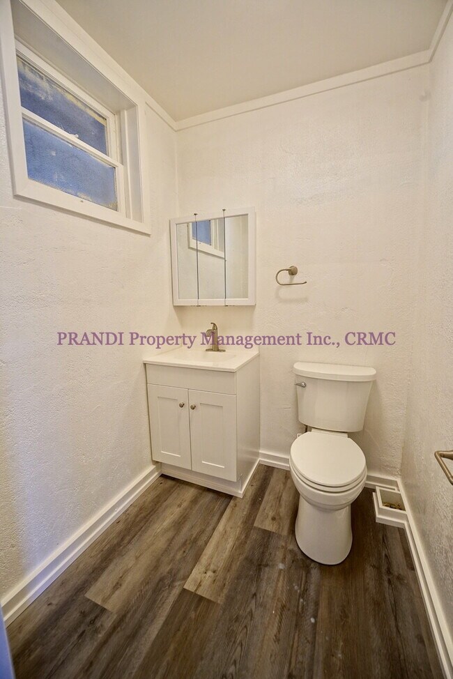Building Photo - Bright and Inviting 4BR Home Minutes from ...