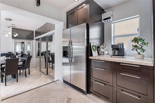 Building Photo - 1622 Mayo St