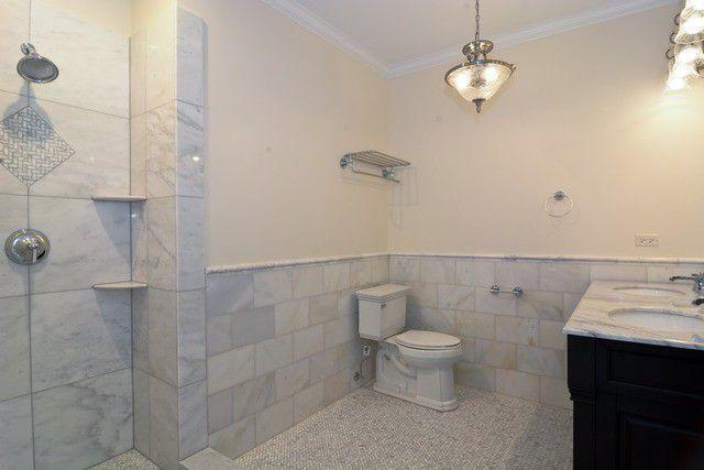 Building Photo - 533 W Diversey Pkwy