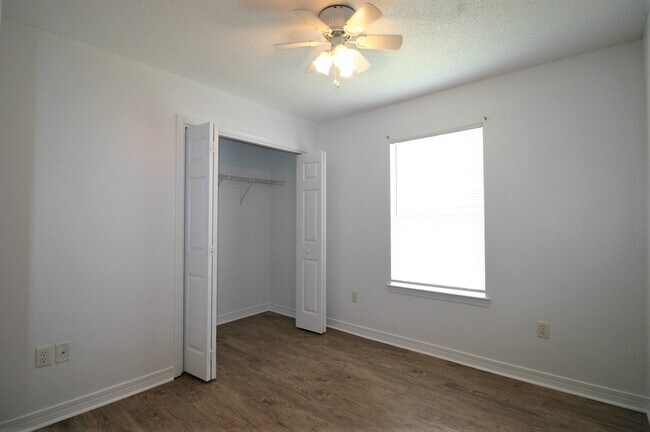 Building Photo - 552 Brock Ave