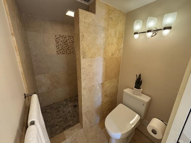 Building Photo - 1600 Ala Moana Blvd