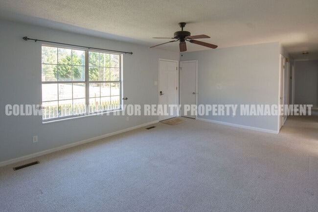 Building Photo - 598 Highland Dr