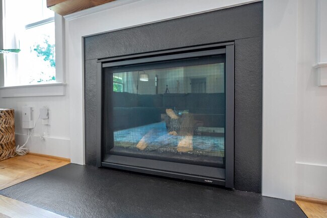 Building Photo - 2019 James St