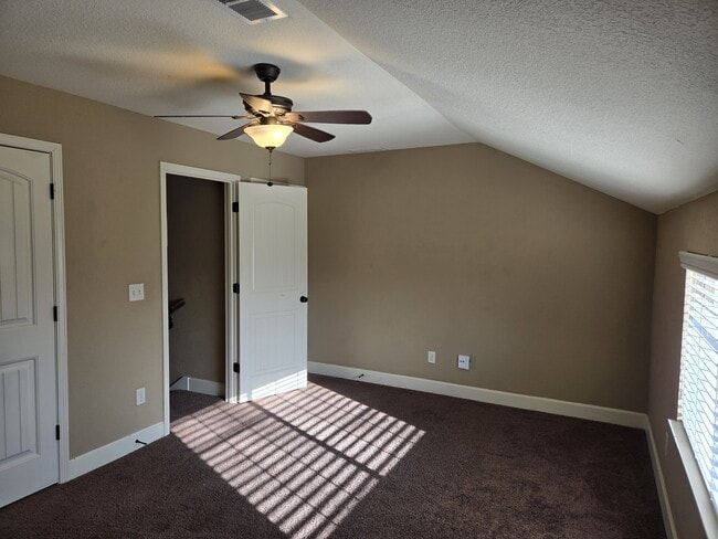 Building Photo - 4343 NE 83rd St