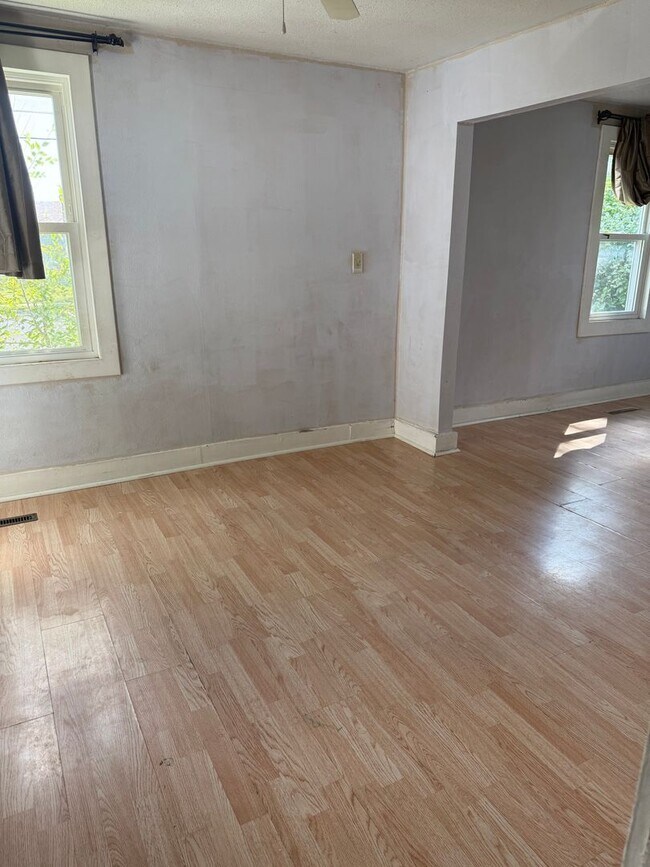 Building Photo - Newly Updated Home in Downtown Middleton