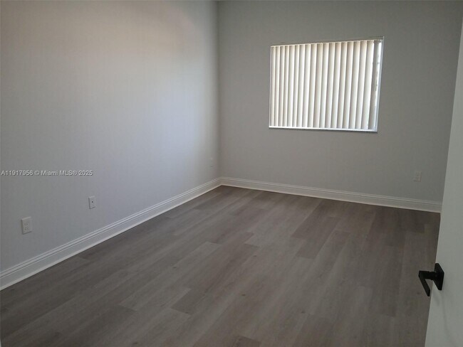 Building Photo - 7300 NW 114th Ave