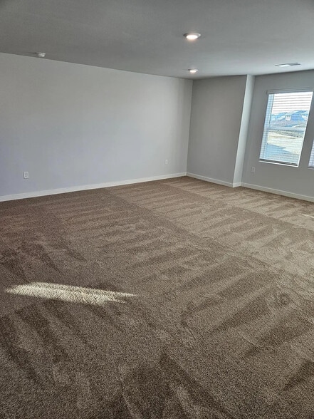 Building Photo - Room in House on Hibiscus Wy