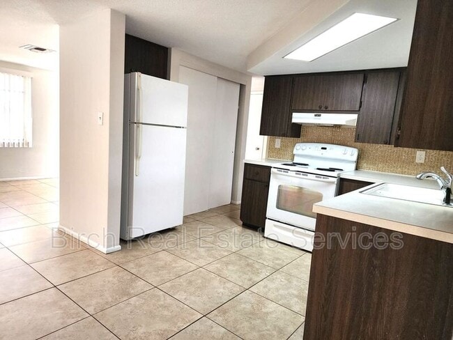 Building Photo - 1708 Springdale Dr