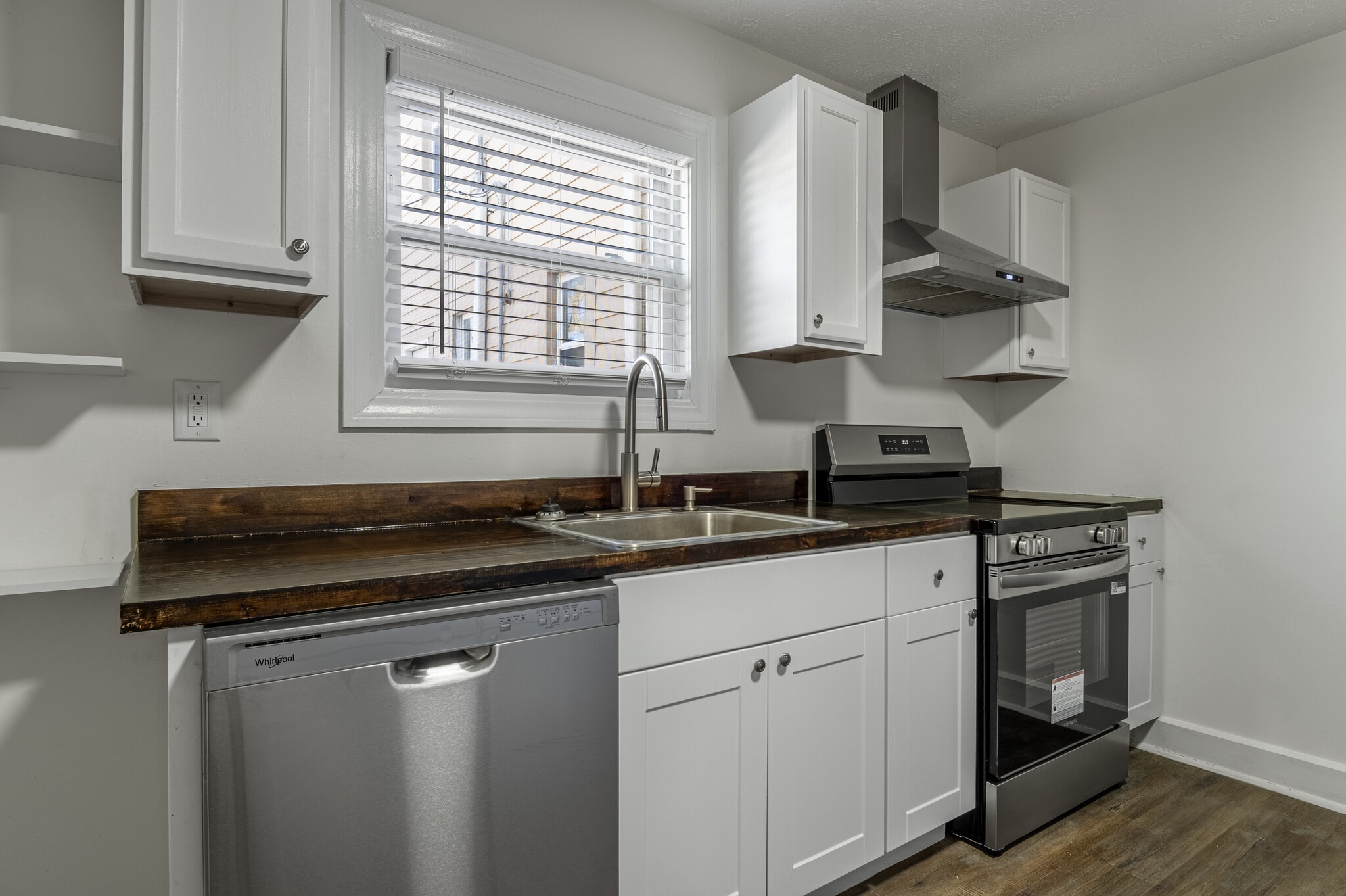 Building Photo - 410 E Beecher St