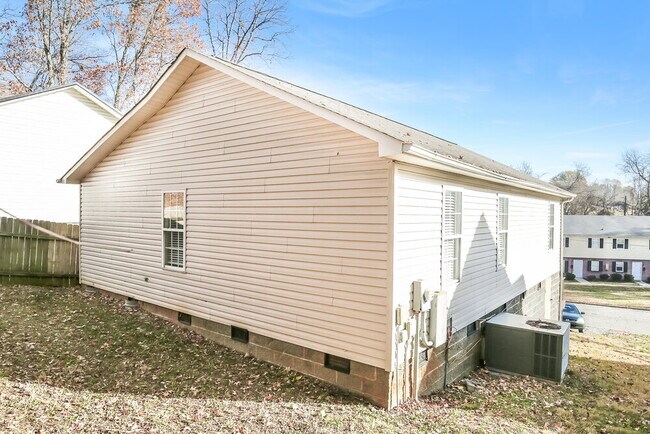 Building Photo - 2346 Floyd St