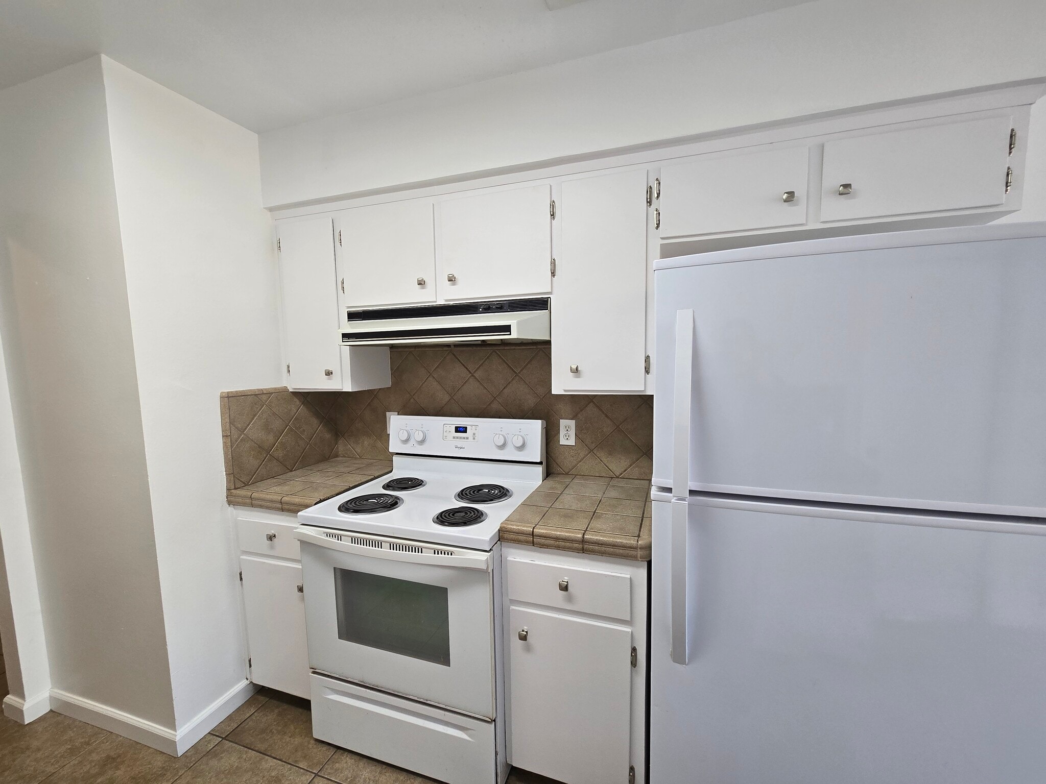 Kitchen - 4577 N Lorna Ave