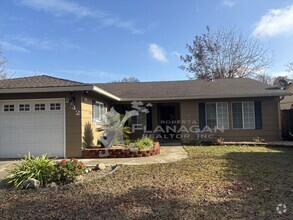 Building Photo - Beautiful 3 Bedroom/ 2 Bathroom home