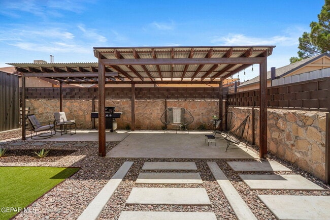 Building Photo - 4081 Tierra Bronce Dr