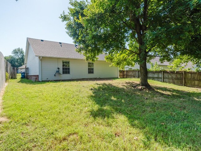 Building Photo - 904 SW Krug Rd