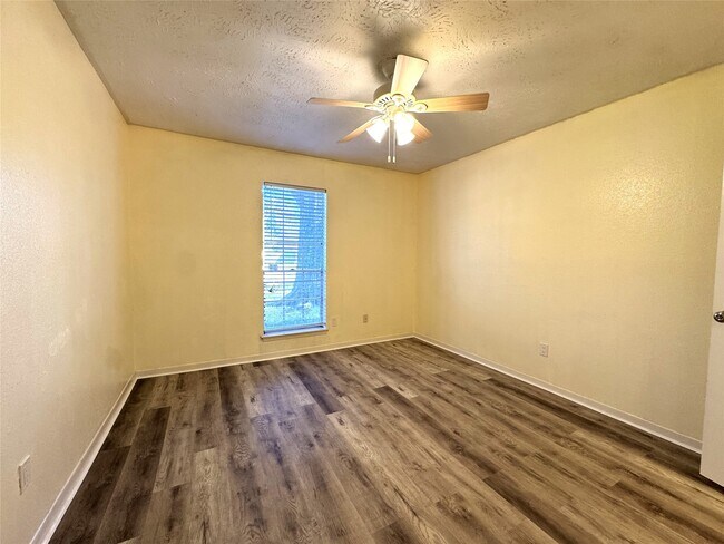 Building Photo - 22611 Braken Carter Ln