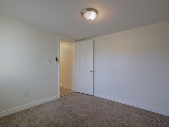 Building Photo - Modern Living with Private Mother-in-Law Suite!